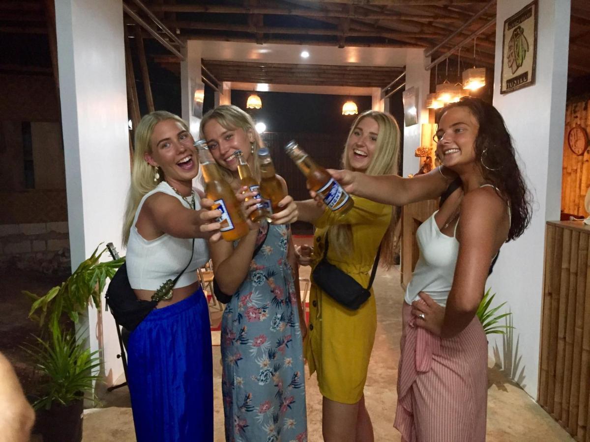 Bohemian Bohol Hostel Panglao-stad Buitenkant foto